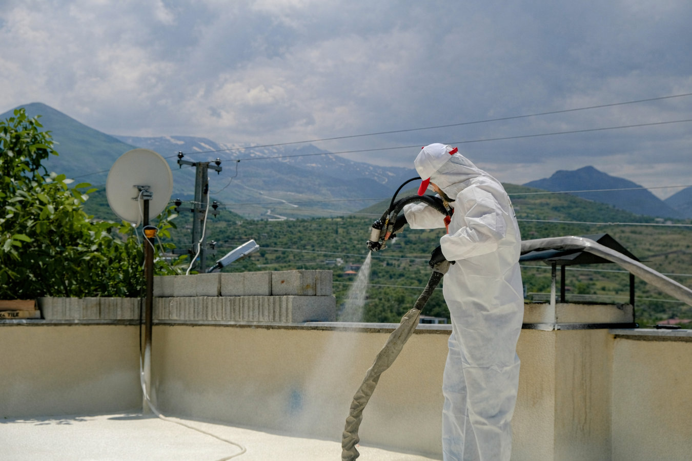 Professional insulation contractor working in Desert Hot Springs, CA